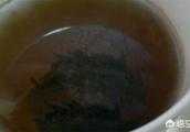 泡茶時茶湯上面起一層膜是什麼原因？
